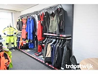 Partij showroom kleding - afbeelding 1 van  8