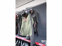 Partij showroom kleding - afbeelding 2 van  8