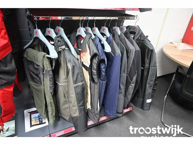Partij showroom kleding - afbeelding 3 van  8
