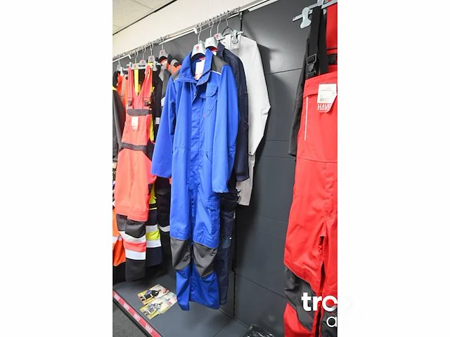 Partij showroom kleding - afbeelding 5 van  8