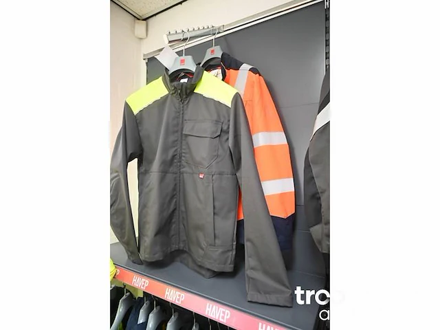 Partij showroom kleding - afbeelding 7 van  8
