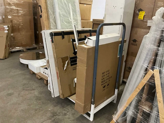 Partij showroom sanitair goederen - afbeelding 1 van  5