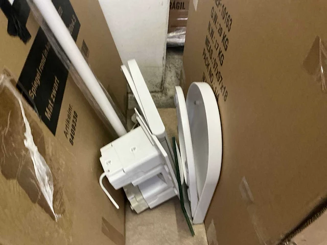 Partij showroom sanitair goederen - afbeelding 3 van  5