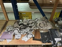 Partij sieraden en accessoires - afbeelding 1 van  6