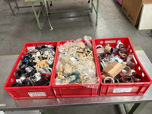 Partij sieraden - afbeelding 1 van  4