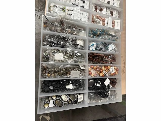 Partij sieraden - afbeelding 2 van  4