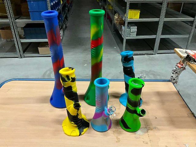 Partij siliconen bongs - afbeelding 1 van  9