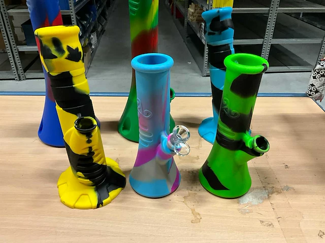 Partij siliconen bongs - afbeelding 2 van  9