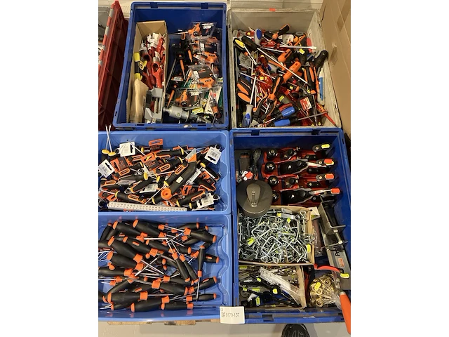 Partij skandia + diverse gereedschap inclusief bakken - afbeelding 1 van  6