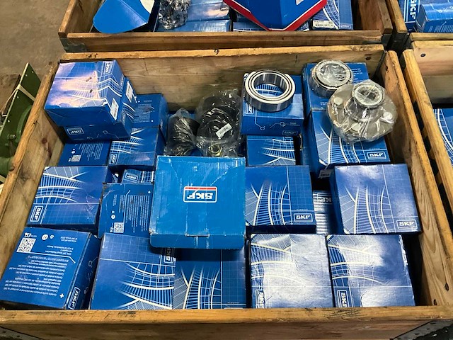 Partij skf kogellagers & machineonderdelen - afbeelding 1 van  10