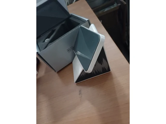 Partij speakers en oplader in een 14 stuks - afbeelding 3 van  5