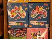 Partij speelgoed bestaande uit o.a. nintendo vr kit, kralen & etuis - afbeelding 3 van  5