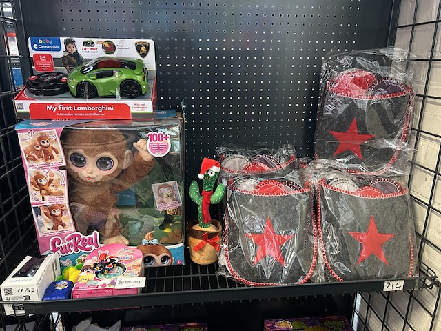 Partij speelgoed en accessoires w.o. furreal, baby clementoni - afbeelding 1 van  6