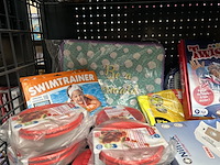 Partij speelgoed en accessoires w.o. trudeau, nilfisk, twister air - afbeelding 2 van  8