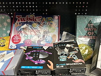 Partij speelgoed en accessoires w.o. trudeau, nilfisk, twister air - afbeelding 3 van  8