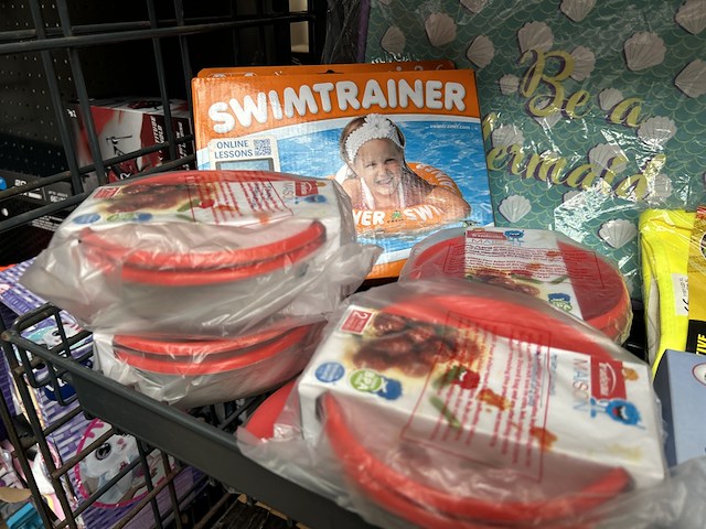 Partij speelgoed en accessoires w.o. trudeau, nilfisk, twister air - afbeelding 5 van  8