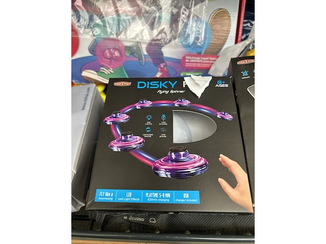 Partij speelgoed en accessoires w.o. trudeau, nilfisk, twister air - afbeelding 7 van  8