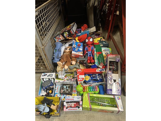 Partij speelgoed w.o. casdon dyson, paw patrol, hot wheels mario bros, clementoni bumba - afbeelding 1 van  9