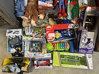 Partij speelgoed w.o. casdon dyson, paw patrol, hot wheels mario bros, clementoni bumba - afbeelding 2 van  9