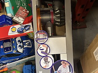 Partij speelgoed w.o. casdon dyson, paw patrol, hot wheels mario bros, clementoni bumba - afbeelding 4 van  9