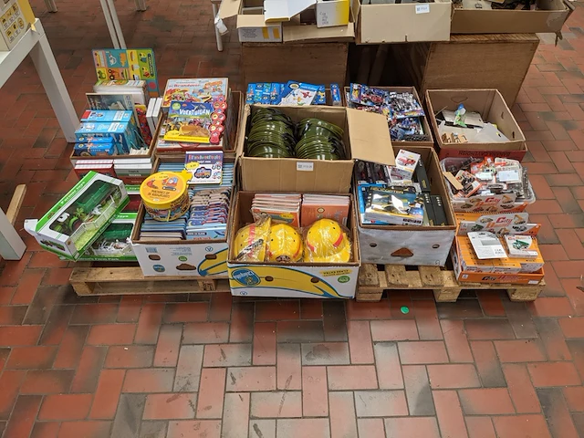 Partij speelgoed - afbeelding 1 van  35