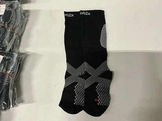 Partij sport2x compressie kousen maat m&xl (95x) - afbeelding 2 van  6