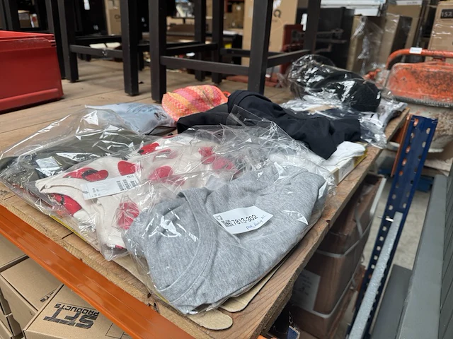 Partij (sport)kleding w.o. gymshark, h&m, puma - afbeelding 1 van  8
