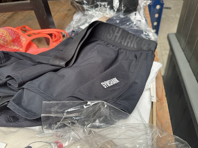 Partij (sport)kleding w.o. gymshark, h&m, puma - afbeelding 6 van  8