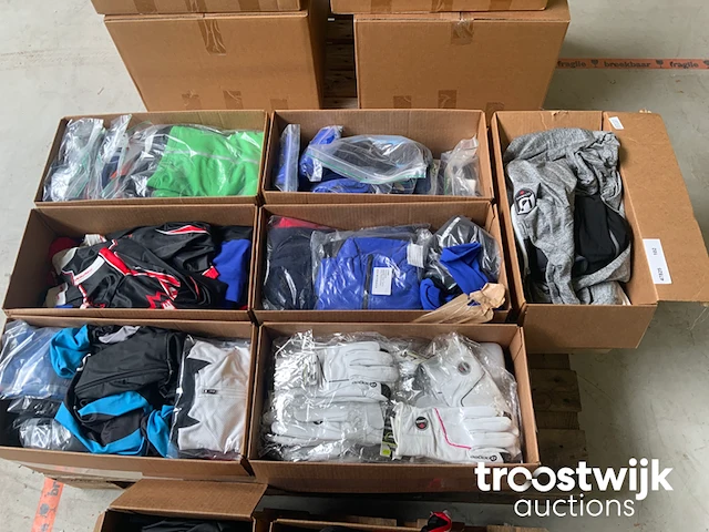 Partij sportkleding - afbeelding 1 van  8
