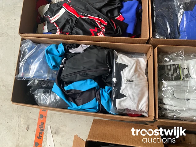 Partij sportkleding - afbeelding 2 van  8