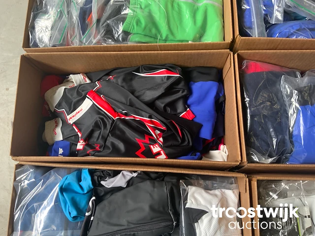 Partij sportkleding - afbeelding 3 van  8
