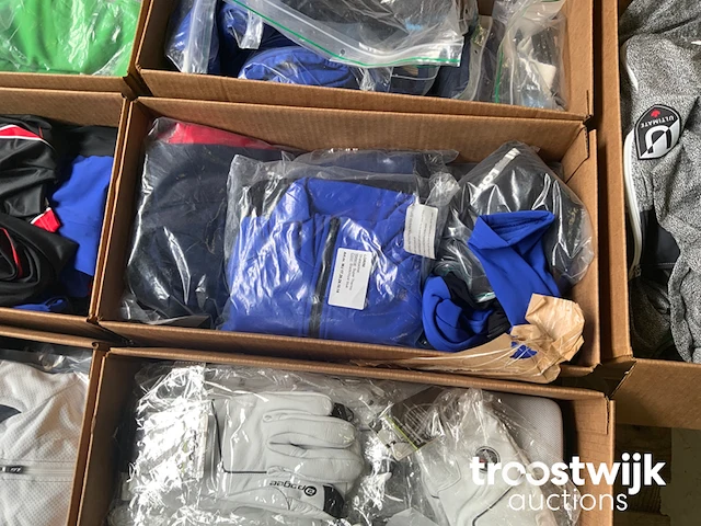 Partij sportkleding - afbeelding 6 van  8