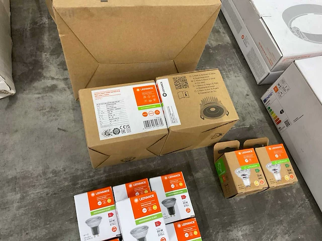 Partij spots en lichtbronnen. (50x) - afbeelding 2 van  27