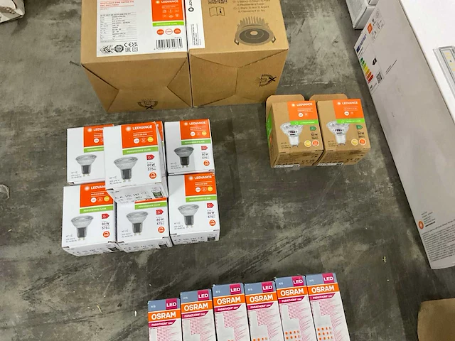 Partij spots en lichtbronnen. (50x) - afbeelding 3 van  27