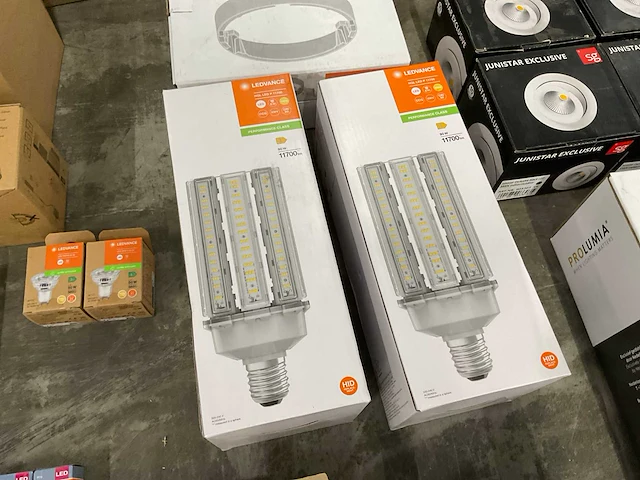 Partij spots en lichtbronnen. (50x) - afbeelding 8 van  27