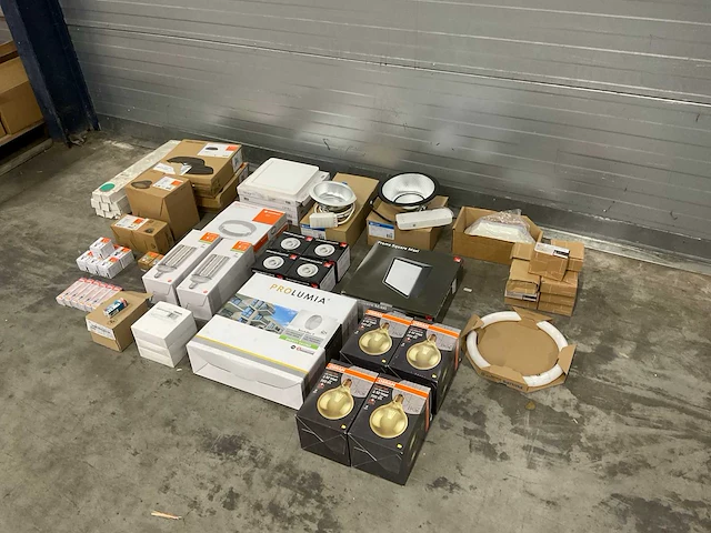 Partij spots en lichtbronnen. (50x) - afbeelding 20 van  27