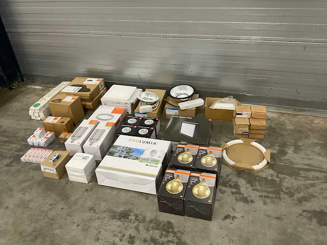 Partij spots en lichtbronnen. (50x) - afbeelding 12 van  27