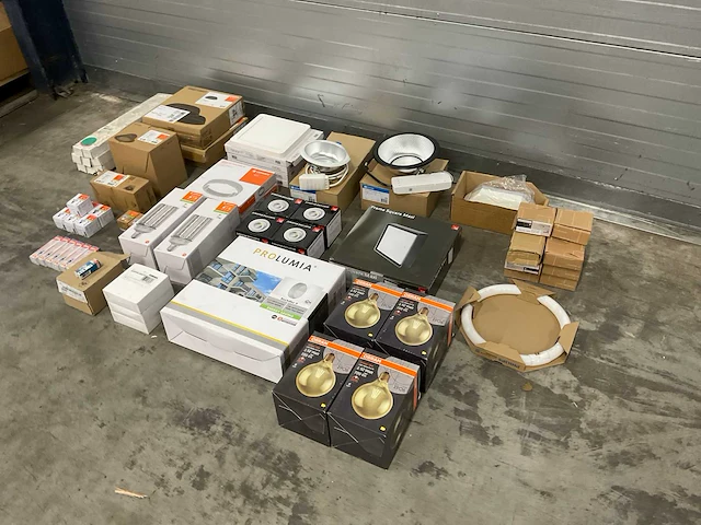 Partij spots en lichtbronnen. (50x) - afbeelding 22 van  27
