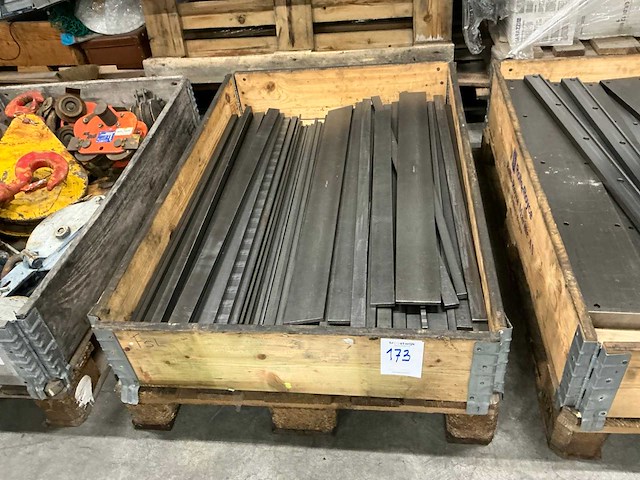 Partij staal (circa 434kg) - afbeelding 1 van  4