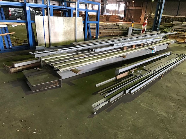 Partij staal - afbeelding 1 van  8