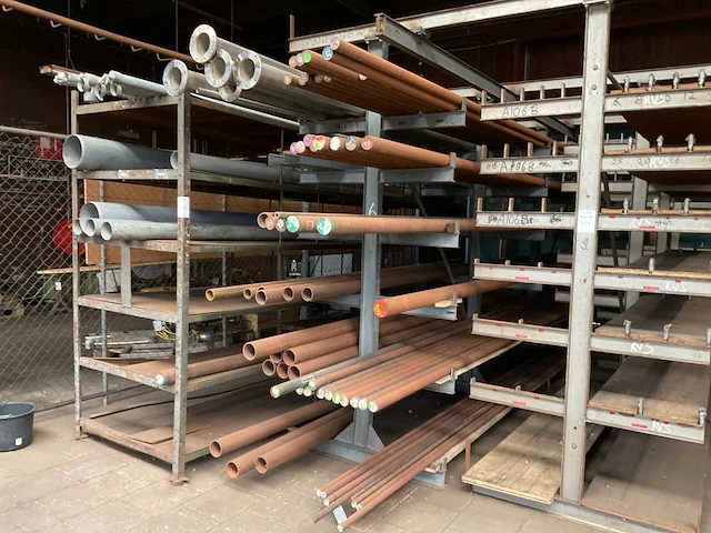 Partij stafmateriaal - afbeelding 1 van  10