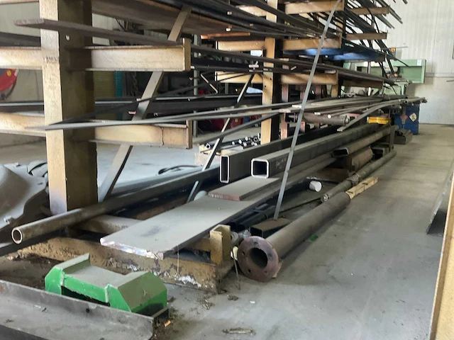 Partij stafmateriaal - afbeelding 5 van  13