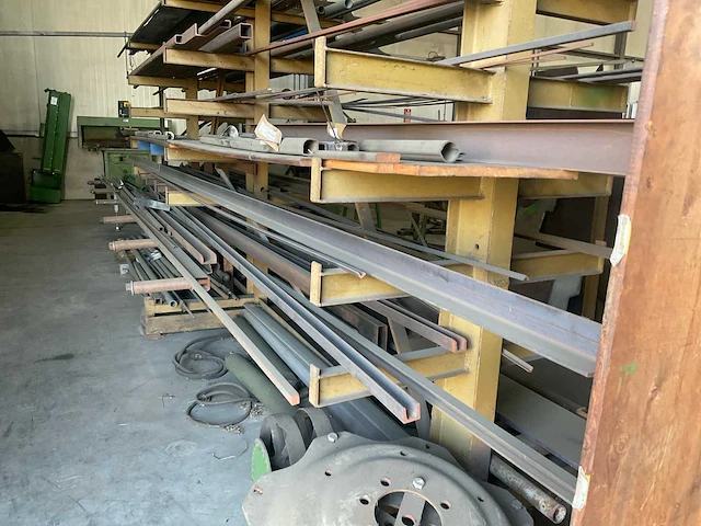 Partij stafmateriaal - afbeelding 7 van  13