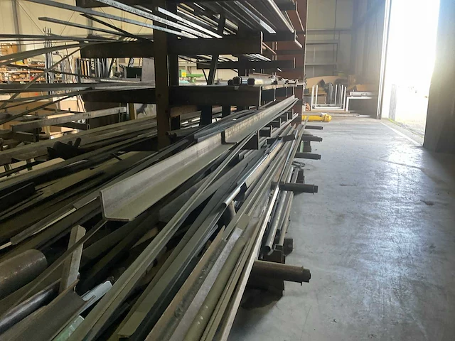 Partij stafmateriaal - afbeelding 9 van  13