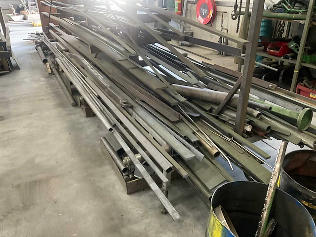 Partij stafmateriaal - afbeelding 10 van  13