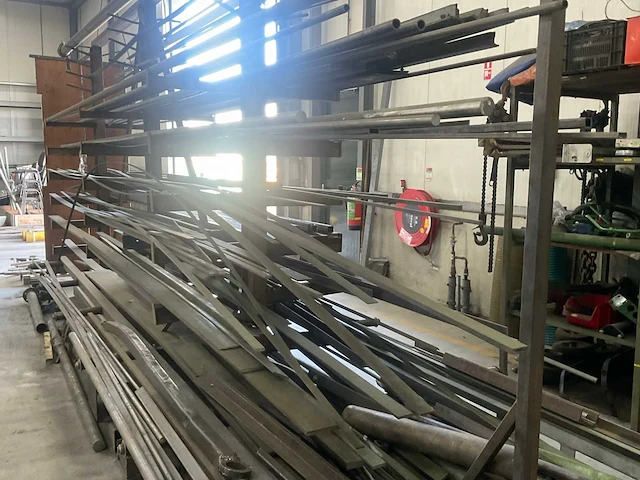 Partij stafmateriaal - afbeelding 11 van  13