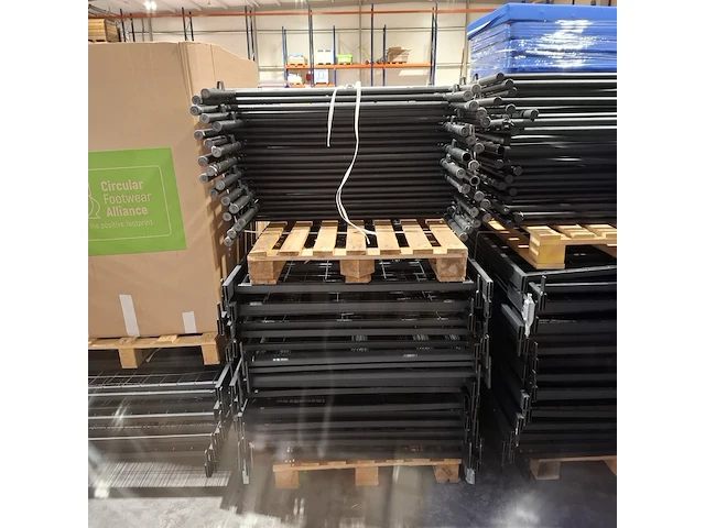 Partij stapelbedden in onderdelen - afbeelding 4 van  6