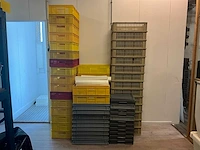 Partij stapelkratten - afbeelding 1 van  2