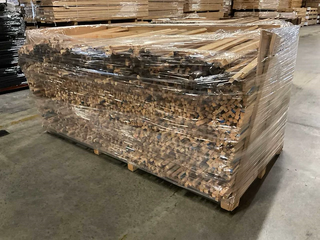 Partij stapellatten ca, 2,5 m³ - afbeelding 2 van  4