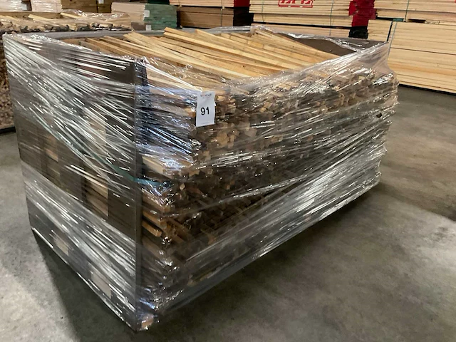 Partij stapellatten ca, 2,5 m³ - afbeelding 1 van  4